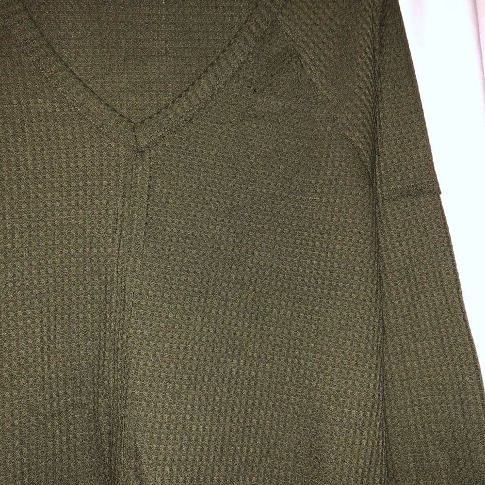 V-Neck - Picture 2 of 4